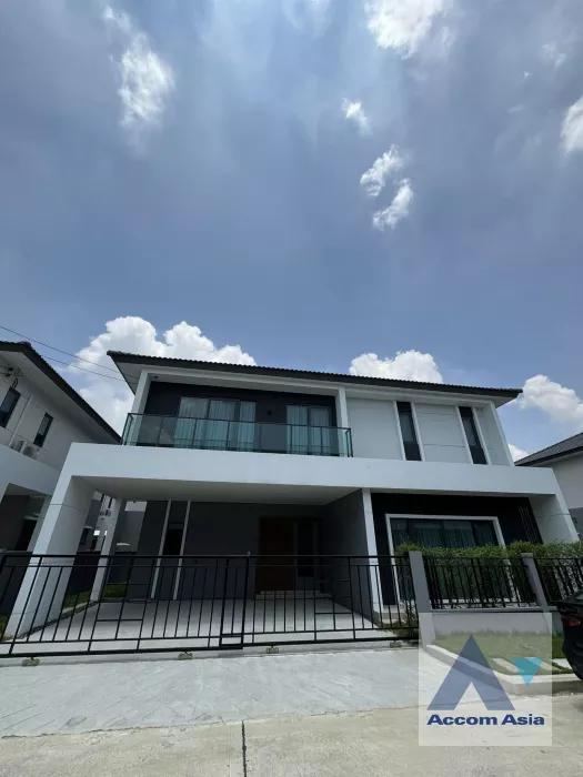  4 Bedrooms  House For Rent in Phaholyothin, Bangkok  (AA40110)