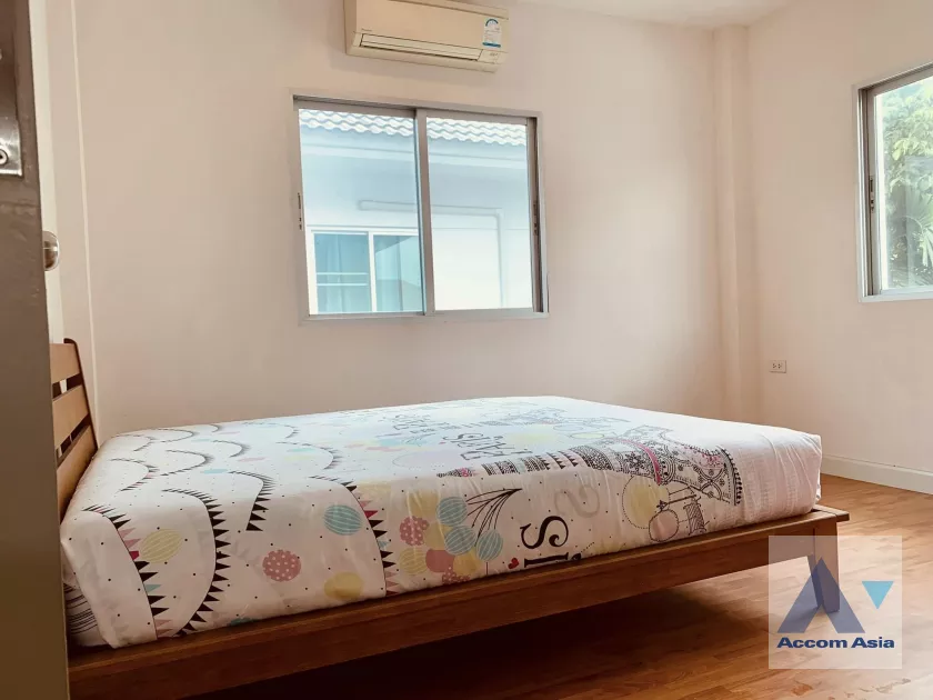 12  4 br House For Rent in Petchkasem ,Bangkok BTS Bang Wa at Life Bangkok Boulevard Ratchaphruek-Charan AA40111