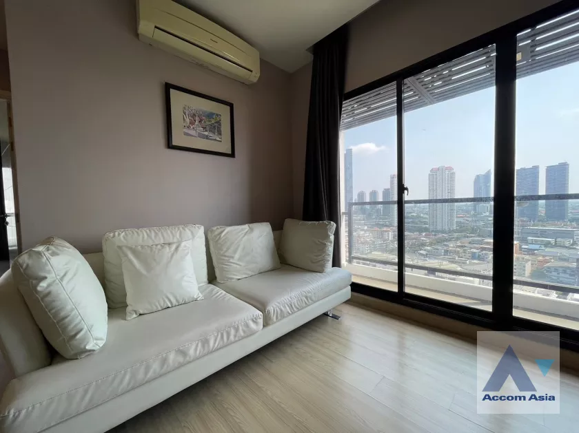  2 Bedrooms  Condominium For Sale in Charoennakorn, Bangkok  near BTS Krung Thon Buri (AA40114)