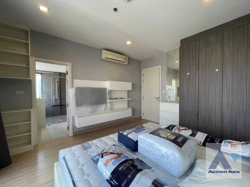 8  2 br Condominium For Sale in Charoen Nakhon ,Bangkok BTS Krung Thon Buri at Urbano Absolute Sathorn AA40114