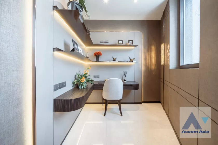 21  2 br Condominium For Sale in Charoen Nakhon ,Bangkok BTS Krung Thon Buri at Banyan Tree Residences Riverside AA40115