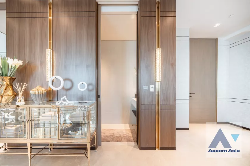 26  2 br Condominium For Sale in Charoen Nakhon ,Bangkok BTS Krung Thon Buri at Banyan Tree Residences Riverside AA40115