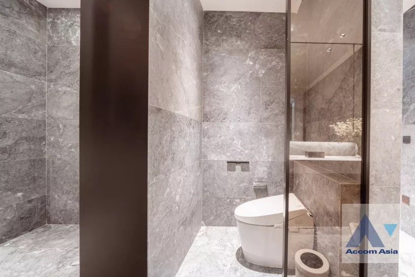 27  2 br Condominium For Sale in Charoen Nakhon ,Bangkok BTS Krung Thon Buri at Banyan Tree Residences Riverside AA40115