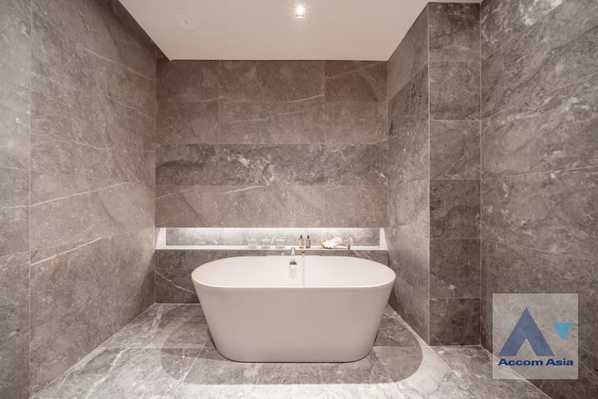 29  2 br Condominium For Sale in Charoen Nakhon ,Bangkok BTS Krung Thon Buri at Banyan Tree Residences Riverside AA40115