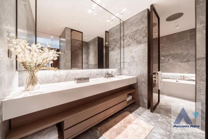 30  2 br Condominium For Sale in Charoen Nakhon ,Bangkok BTS Krung Thon Buri at Banyan Tree Residences Riverside AA40115