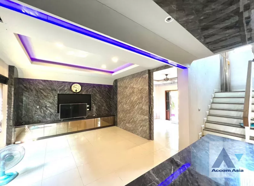 unit 3 Bedrooms  House For Sale in Phaholyothin, Bangkok  (AA40116)