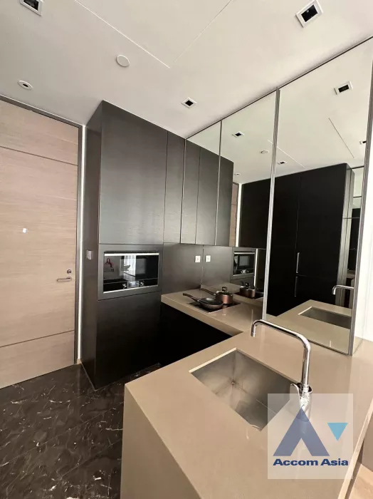 unit 1 Bedroom  Condominium For Rent in Ploenchit, Bangkok  near BTS Chitlom (AA40122)