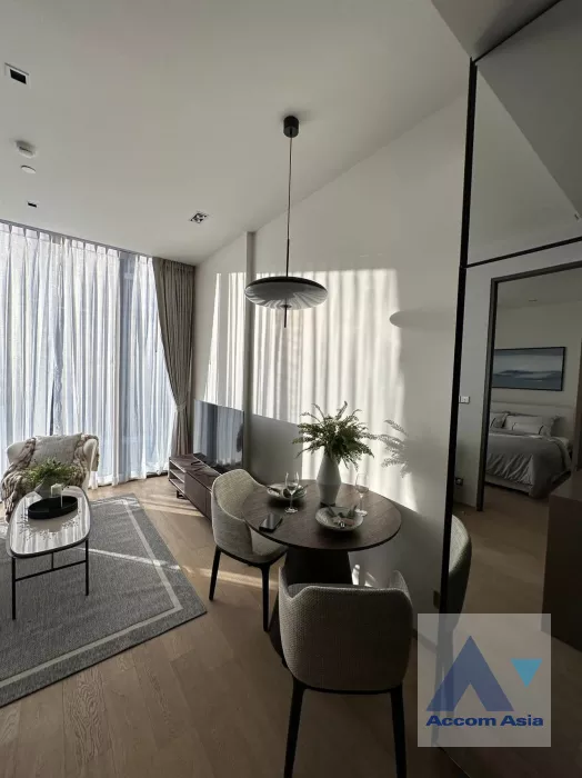 unit 1 Bedroom  Condominium For Rent in Ploenchit, Bangkok  near BTS Chitlom (AA40122)