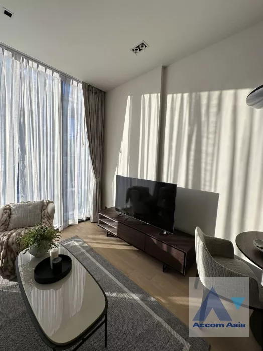 unit 1 Bedroom  Condominium For Rent in Ploenchit, Bangkok  near BTS Chitlom (AA40124)