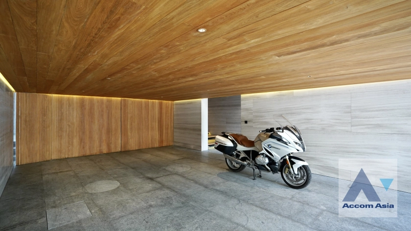 5  4 br House For Sale in Lat Phrao ,Bangkok MRT Lat Phrao AA40125