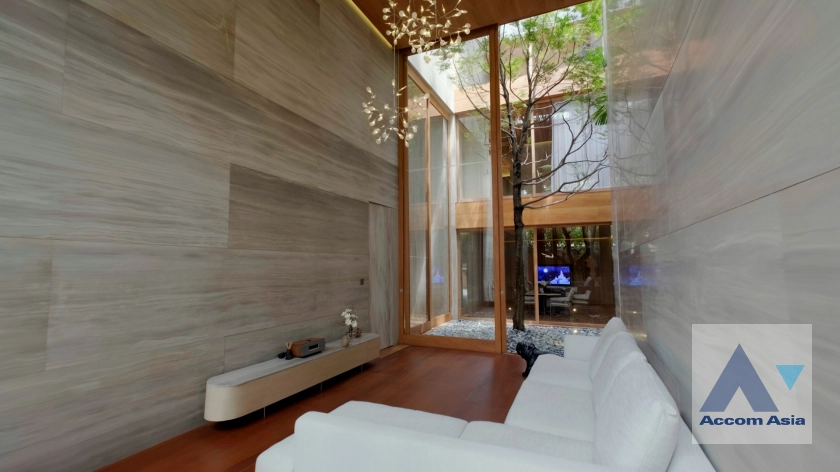 7  4 br House For Sale in Lat Phrao ,Bangkok MRT Lat Phrao AA40125