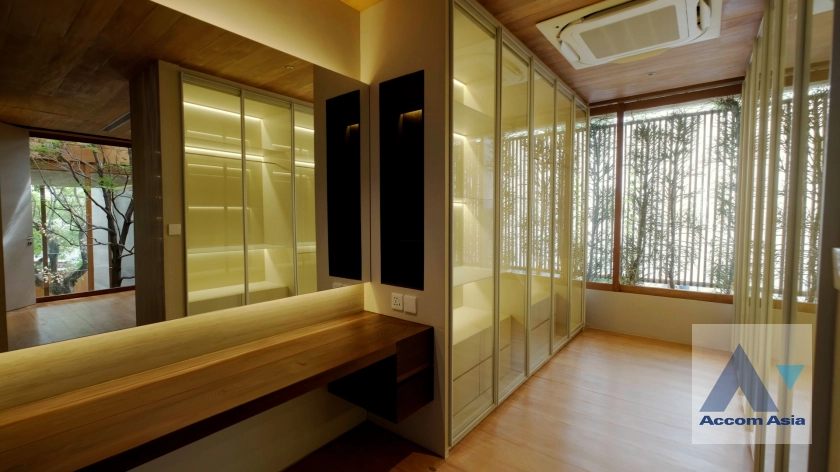 19  4 br House For Sale in Lat Phrao ,Bangkok MRT Lat Phrao AA40125