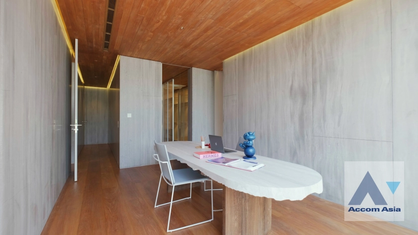 21  4 br House For Sale in Lat Phrao ,Bangkok MRT Lat Phrao AA40125