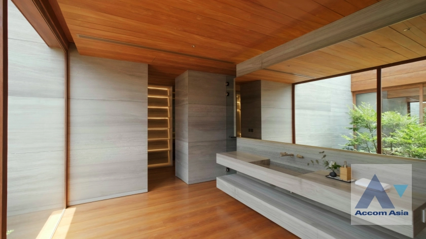 24  4 br House For Sale in Lat Phrao ,Bangkok MRT Lat Phrao AA40125