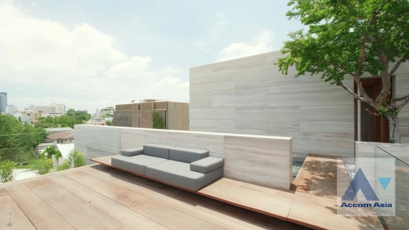 27  4 br House For Sale in Lat Phrao ,Bangkok MRT Lat Phrao AA40125