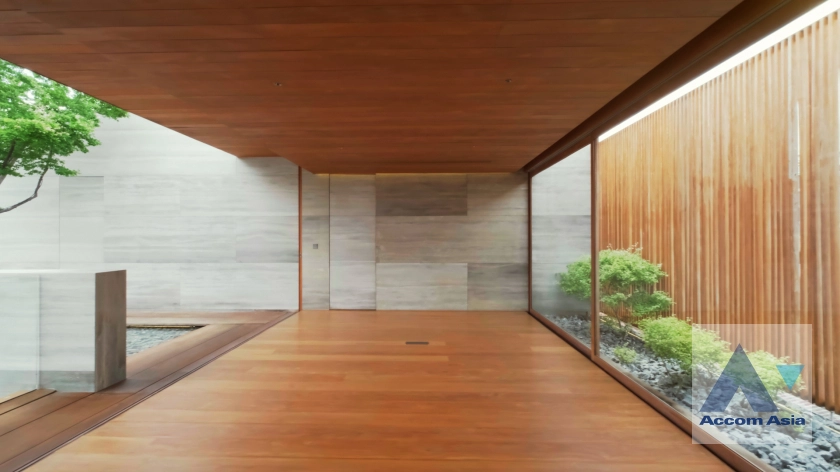 28  4 br House For Sale in Lat Phrao ,Bangkok MRT Lat Phrao AA40125