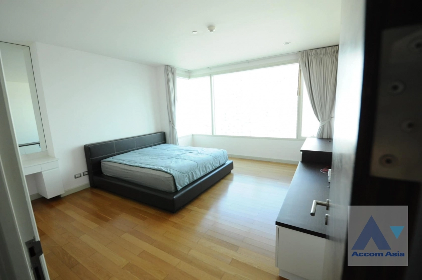  1  3 br Condominium For Sale in Charoen Nakhon ,Bangkok BTS Krung Thon Buri at WaterMark Chaophraya River AA40127