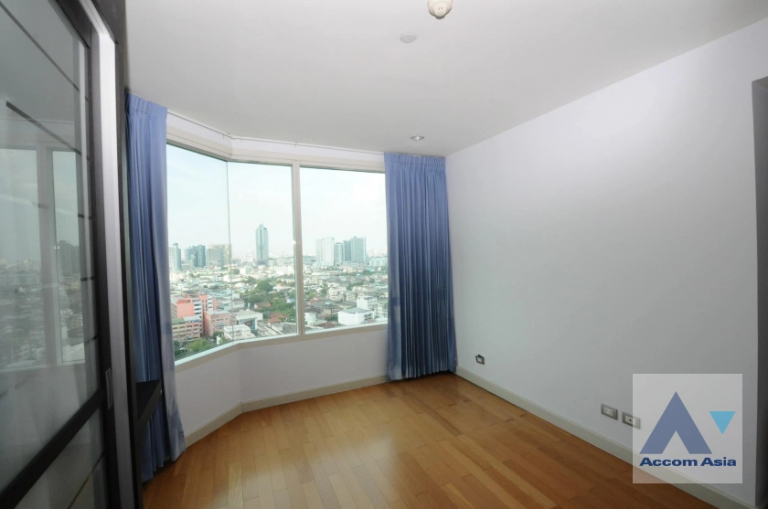 5  3 br Condominium For Sale in Charoen Nakhon ,Bangkok BTS Krung Thon Buri at WaterMark Chaophraya River AA40127