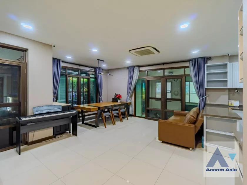  4 Bedrooms  House For Sale in Latkrabang, Bangkok  (AA40128)