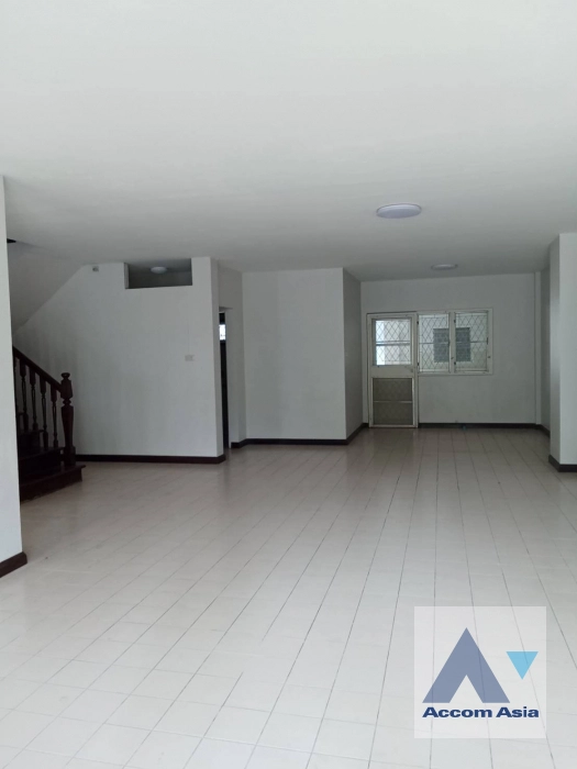  1  5 br Townhouse For Sale in Sukhumvit ,Bangkok BTS On Nut at House  in Compound AA40136