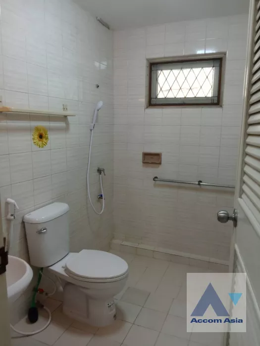 6  5 br Townhouse For Sale in Sukhumvit ,Bangkok BTS On Nut at House  in Compound AA40136