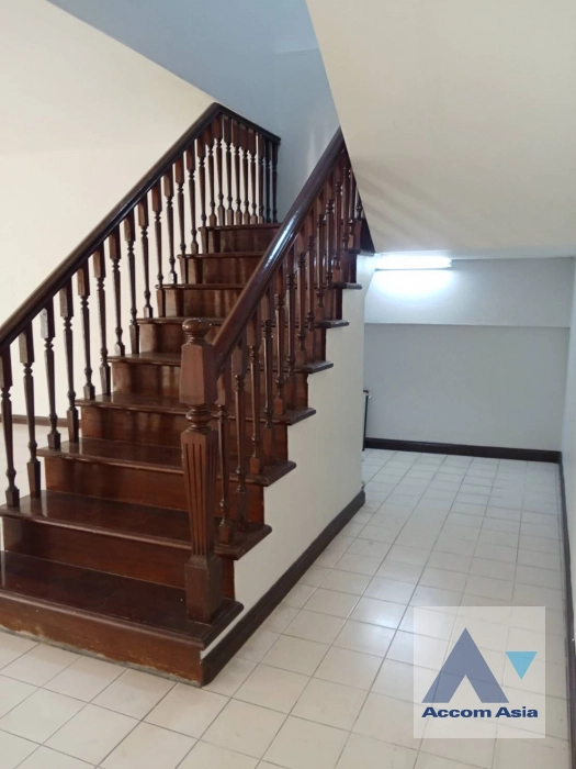 6  5 br Townhouse For Sale in Sukhumvit ,Bangkok BTS On Nut at House  in Compound AA40136