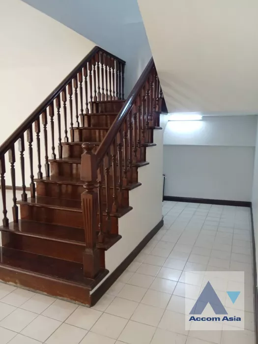 8  5 br Townhouse For Sale in Sukhumvit ,Bangkok BTS On Nut at House  in Compound AA40136