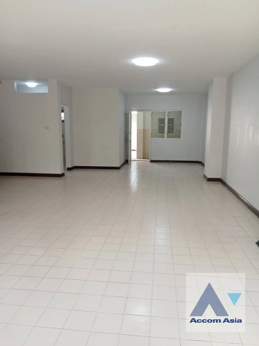 4  5 br Townhouse For Sale in Sukhumvit ,Bangkok BTS On Nut at House  in Compound AA40136