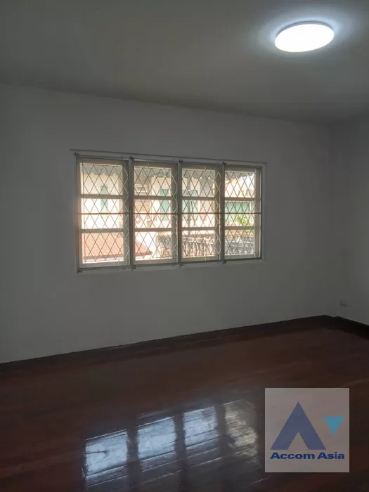 10  5 br Townhouse For Sale in Sukhumvit ,Bangkok BTS On Nut at House  in Compound AA40136