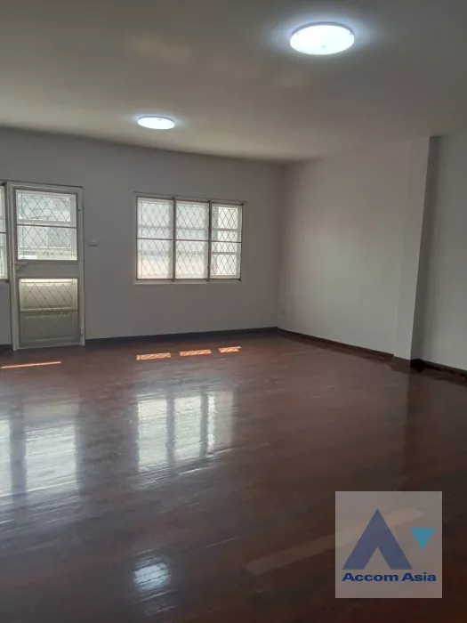 4  5 br Townhouse For Sale in Sukhumvit ,Bangkok BTS On Nut at House  in Compound AA40136