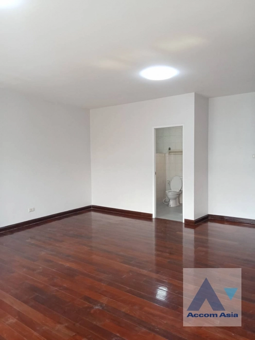 10  5 br Townhouse For Sale in Sukhumvit ,Bangkok BTS On Nut at House  in Compound AA40136