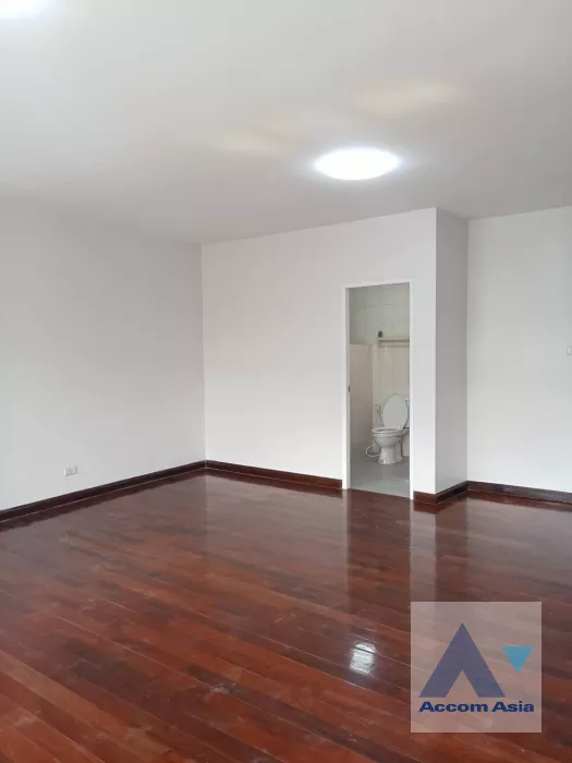 7  5 br Townhouse For Sale in Sukhumvit ,Bangkok BTS On Nut at House  in Compound AA40136