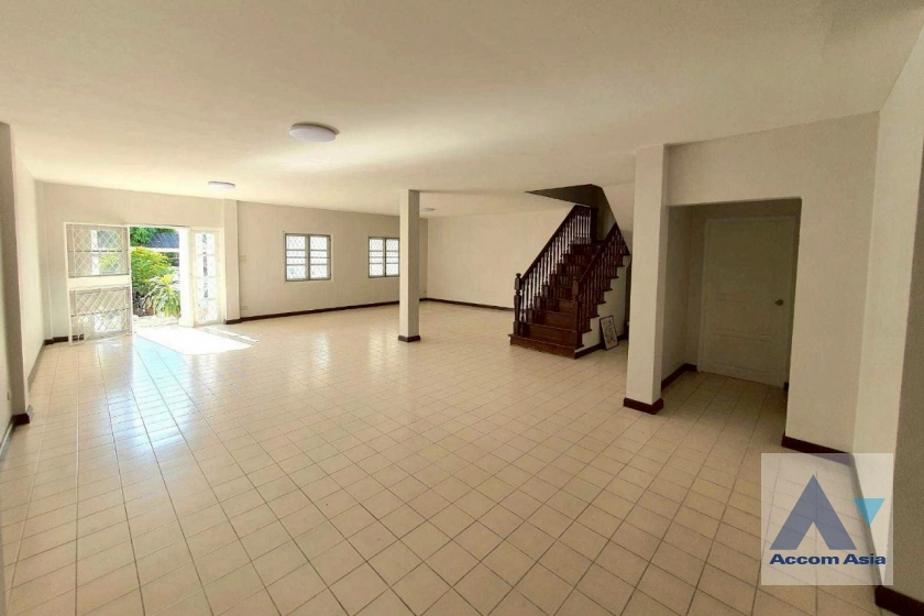 5  5 br Townhouse For Sale in Sukhumvit ,Bangkok BTS On Nut at House  in Compound AA40136