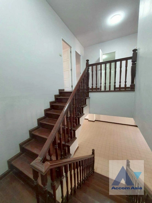 7  5 br Townhouse For Sale in Sukhumvit ,Bangkok BTS On Nut at House  in Compound AA40136
