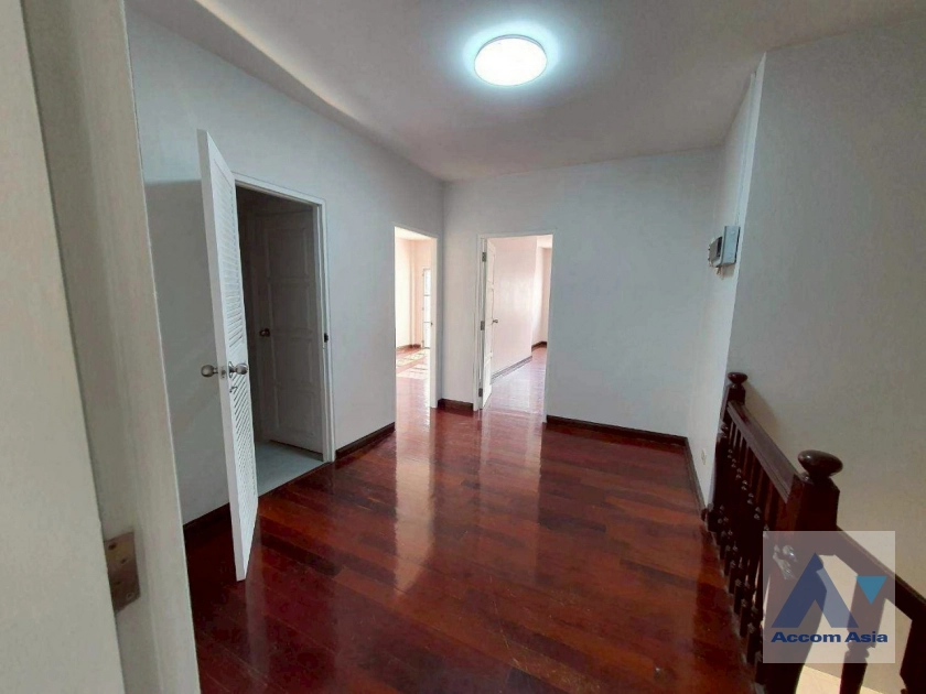 11  5 br Townhouse For Sale in Sukhumvit ,Bangkok BTS On Nut at House  in Compound AA40136