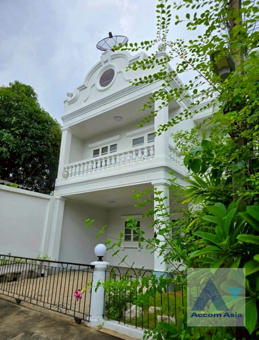 17  5 br Townhouse For Sale in Sukhumvit ,Bangkok BTS On Nut at House  in Compound AA40136