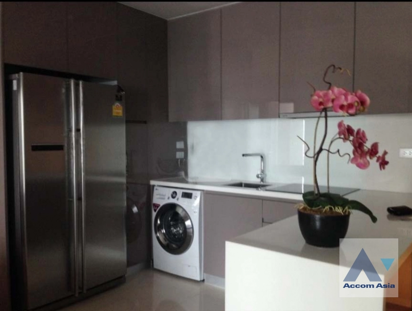  3 Bedrooms  Condominium For Rent in Sukhumvit, Bangkok  near BTS Nana (AA40140)