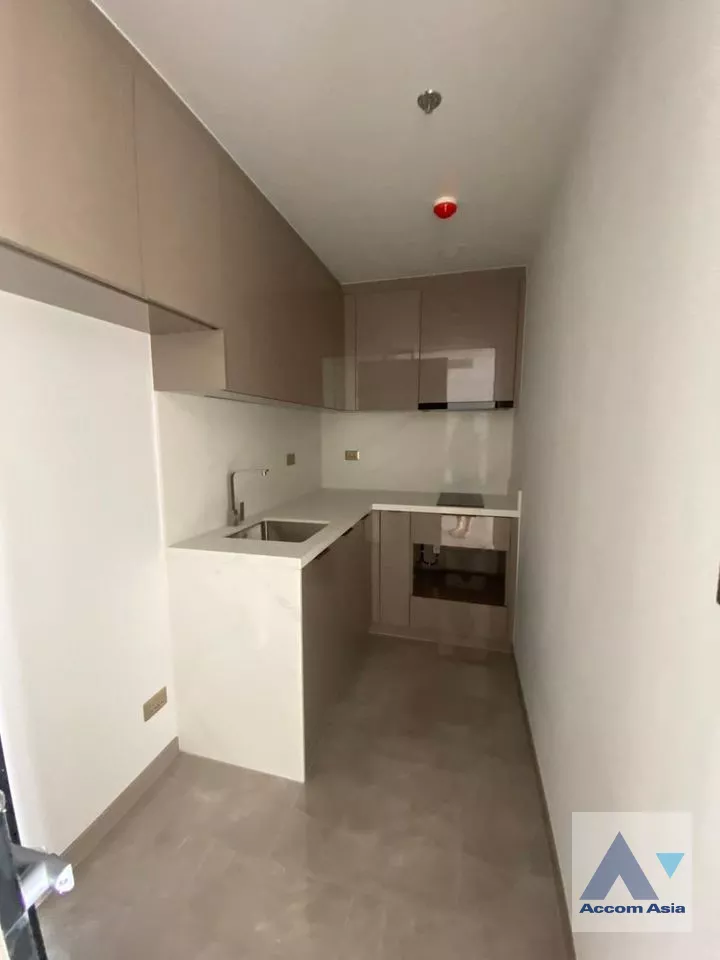 unit 1 Bedroom  Condominium For Sale in Ratchadaphisek, Bangkok  near MRT Rama 9 (AA40141)