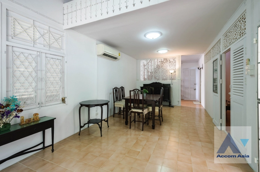  1  2 br House for rent and sale in Ploenchit ,Bangkok BTS Ploenchit AA40144