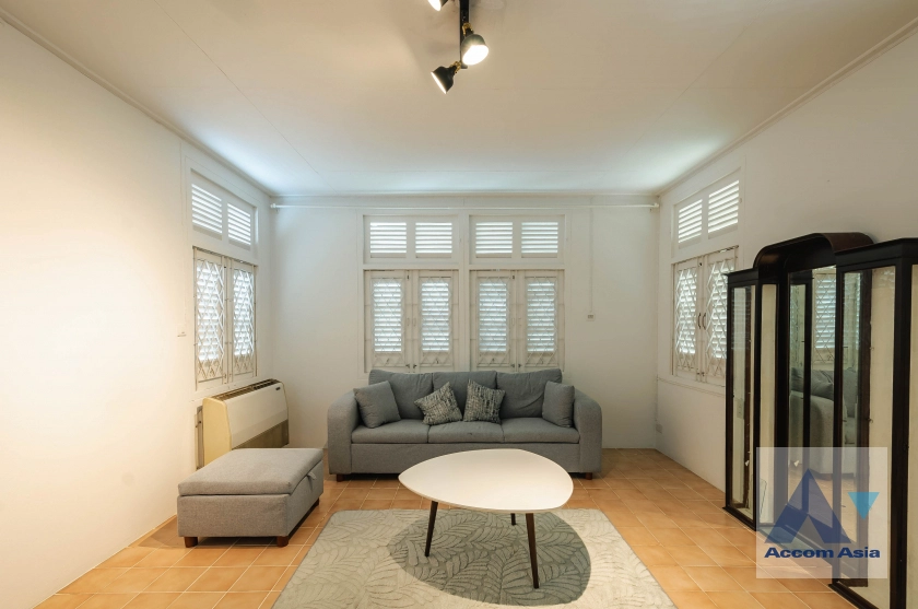  1  2 br House for rent and sale in Ploenchit ,Bangkok BTS Ploenchit AA40144