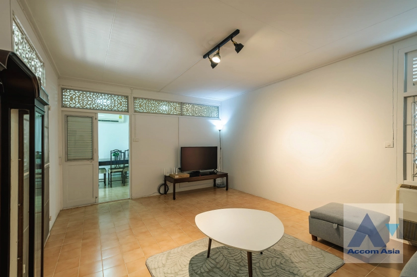 5  2 br House for rent and sale in Ploenchit ,Bangkok BTS Ploenchit AA40144