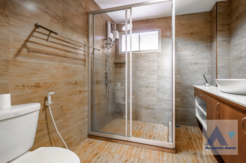 8  2 br House for rent and sale in Ploenchit ,Bangkok BTS Ploenchit AA40144