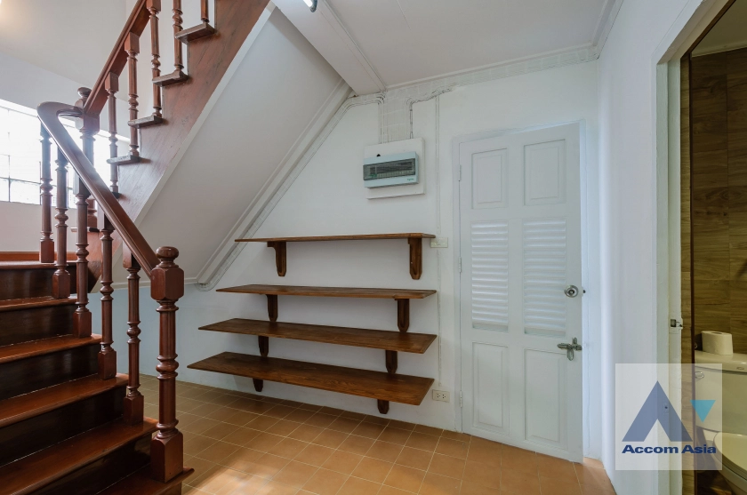 9  2 br House for rent and sale in Ploenchit ,Bangkok BTS Ploenchit AA40144