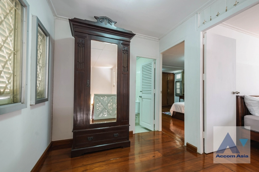 10  2 br House for rent and sale in Ploenchit ,Bangkok BTS Ploenchit AA40144