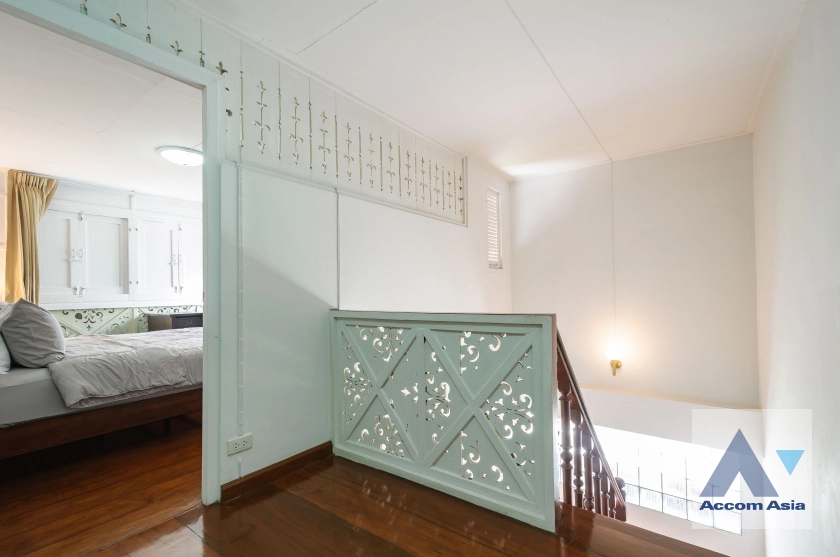 11  2 br House for rent and sale in Ploenchit ,Bangkok BTS Ploenchit AA40144