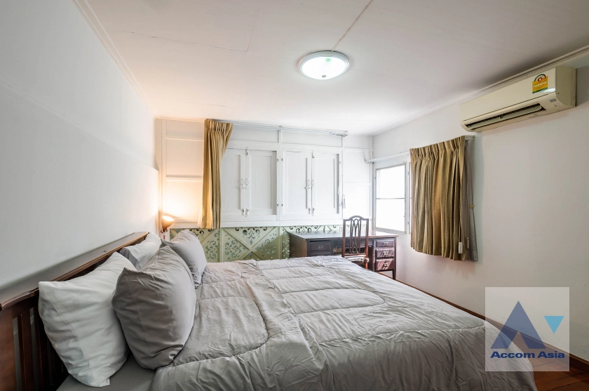 12  2 br House for rent and sale in Ploenchit ,Bangkok BTS Ploenchit AA40144