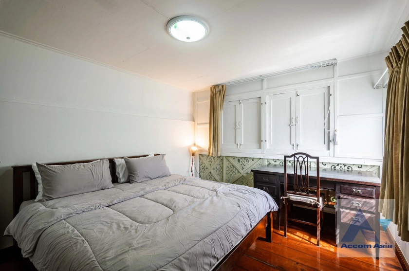 13  2 br House for rent and sale in Ploenchit ,Bangkok BTS Ploenchit AA40144