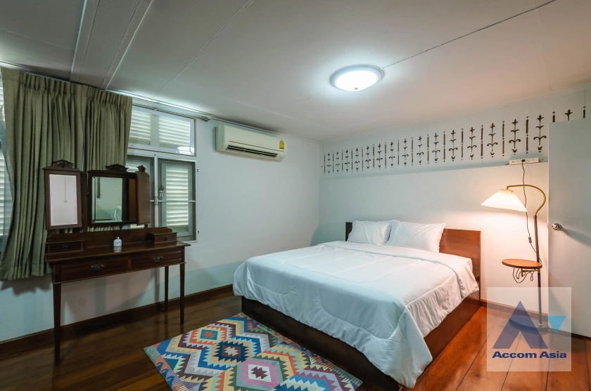 14  2 br House for rent and sale in Ploenchit ,Bangkok BTS Ploenchit AA40144