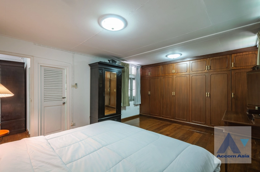 15  2 br House for rent and sale in Ploenchit ,Bangkok BTS Ploenchit AA40144