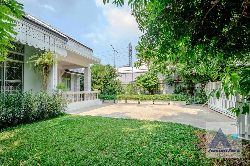 18  2 br House for rent and sale in Ploenchit ,Bangkok BTS Ploenchit AA40144